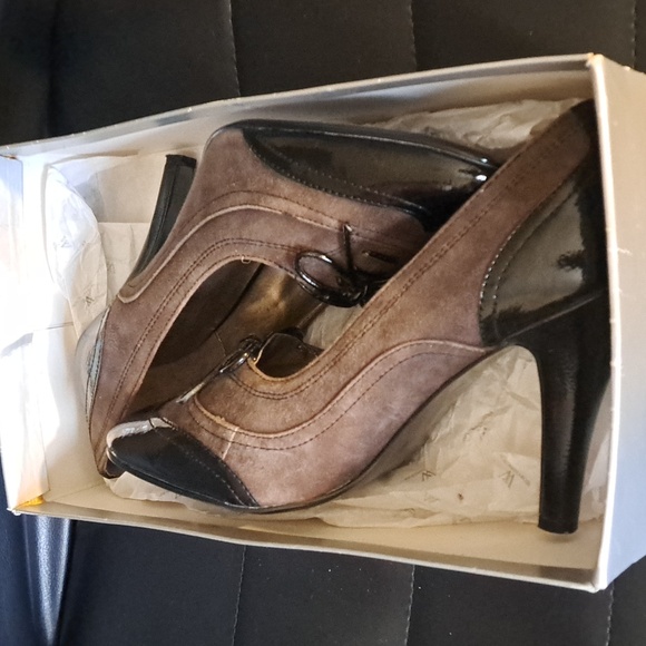 LNIB Worthington Heels - Picture 7 of 9